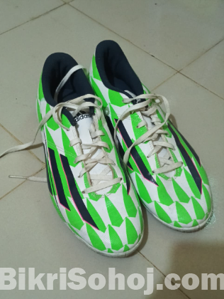 Adidas F10 in Indoor Soccer Shoes A White, Blue